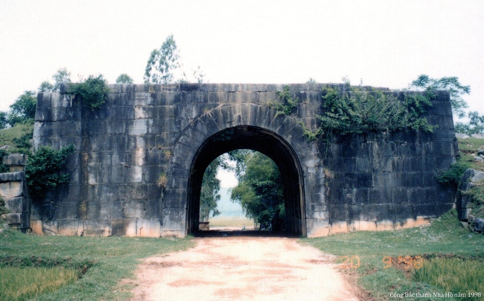 Cổng Bắc Thành nhà Hồ